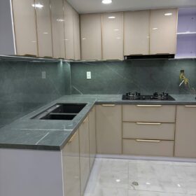 Dòng tủ bếp cánh kính khung nhôm